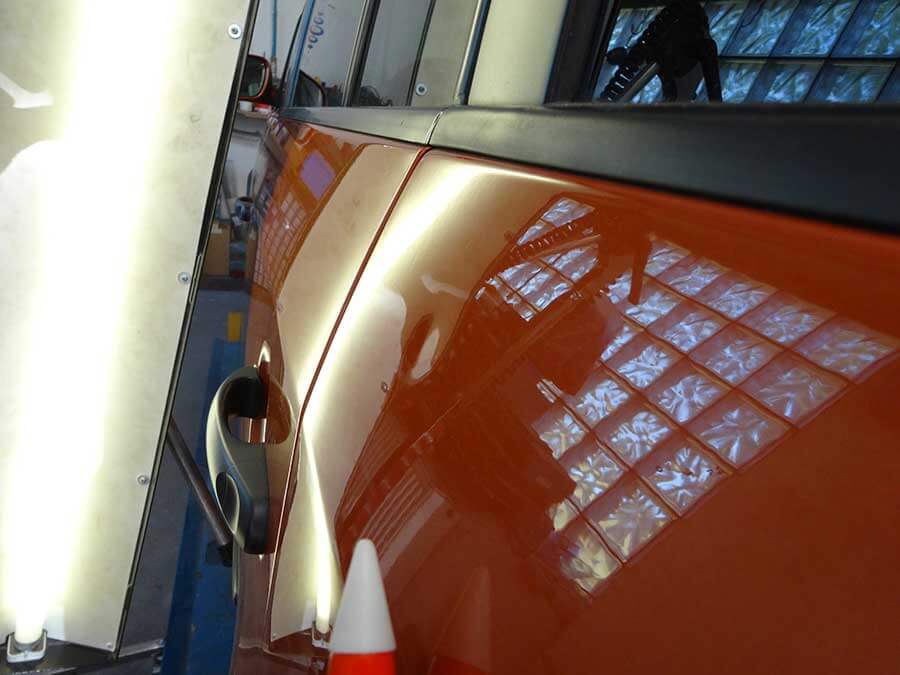 Reparierte Delle in Fahrzeugtür - Dellen-Reparatur mit Smart-Repair - RS Car Cosmetics